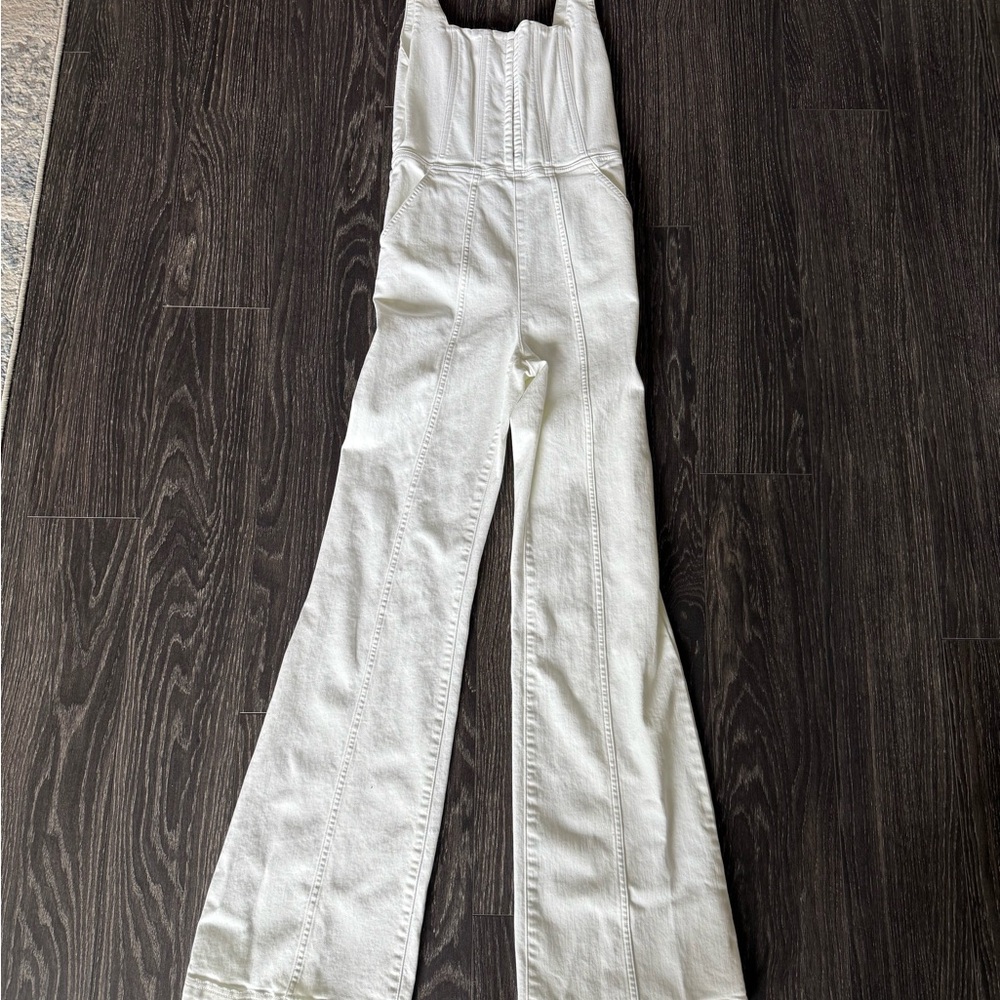 Alice + Olivia White Flared Jumpsuit 26